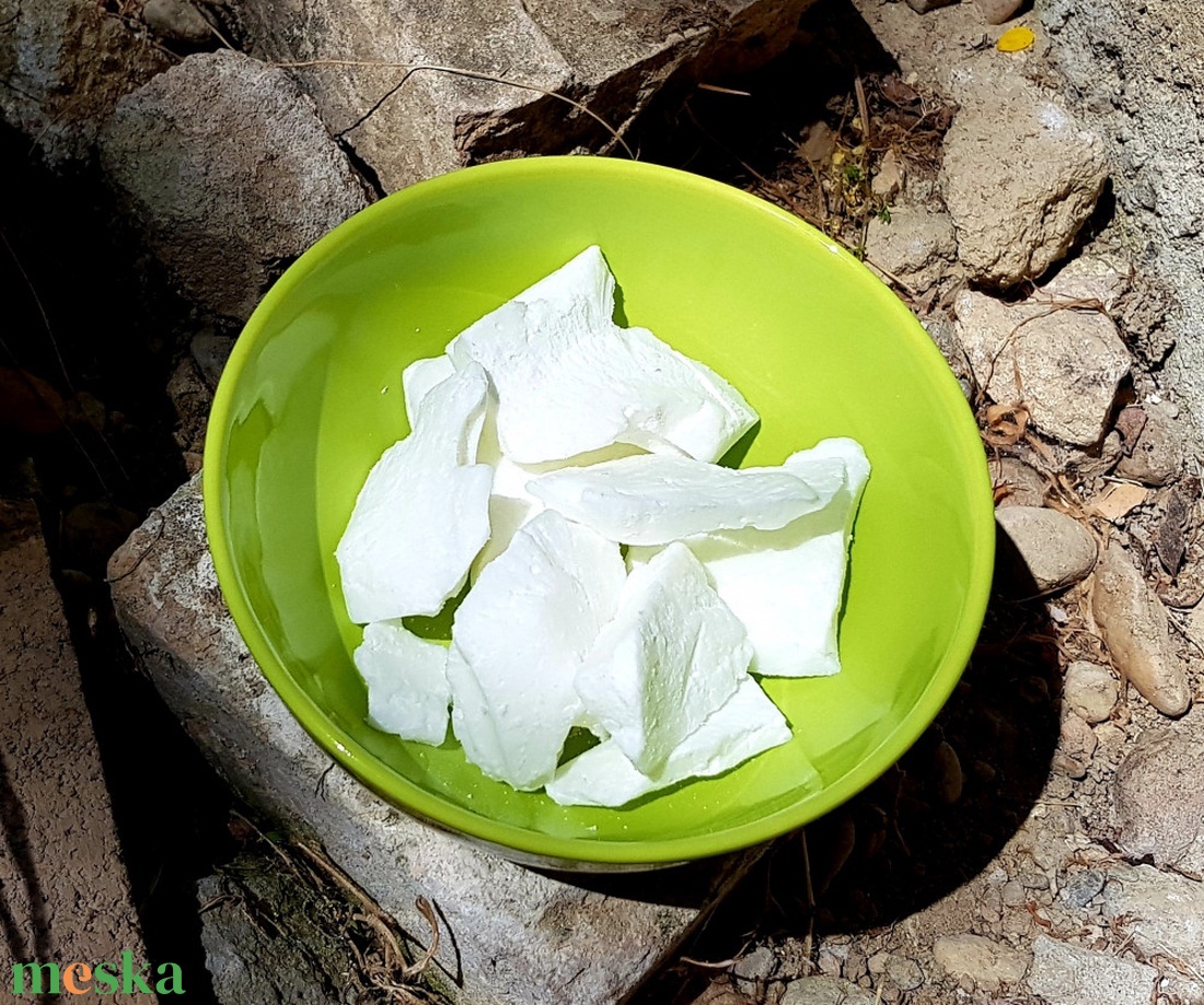 Hófehérke (Repceviasz tégelyes gyertya készítéséhez - 1 kg) - kellékek & szerszámok - vegyes alapanyag - gyertya alapanyag - Meska.hu