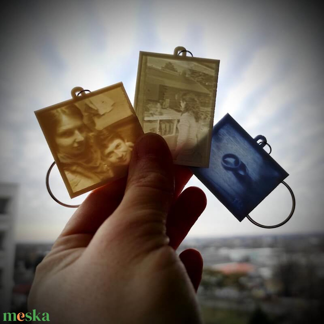 Fényre láthatóvá váló fényképes kulcstartó - KÉPKERET - táska & tok - kulcstartó & táskadísz - kulcstartó - Meska.hu Fényre láthatóvá váló fényképes kulcstartó - KÉPKERET - táska & tok - kulcstartó & táskadísz - kulcstartó - Meska.hu