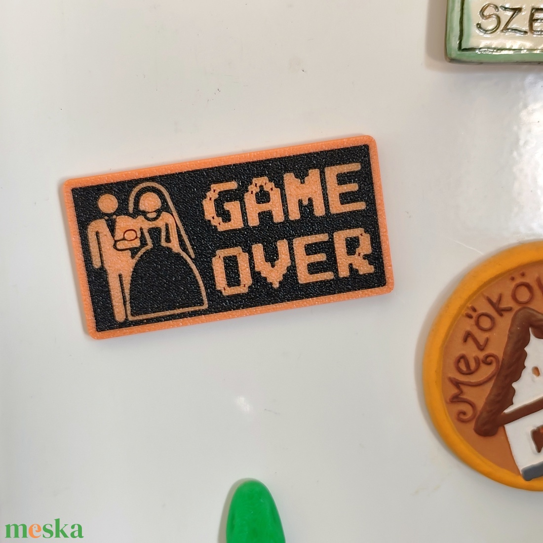 Game Over kulcstartó, kitűző vagy hűtőmágnes - otthon & életmód - konyhafelszerelés, tálalás - konyhai dekoráció - hűtőmágnes - Meska.hu