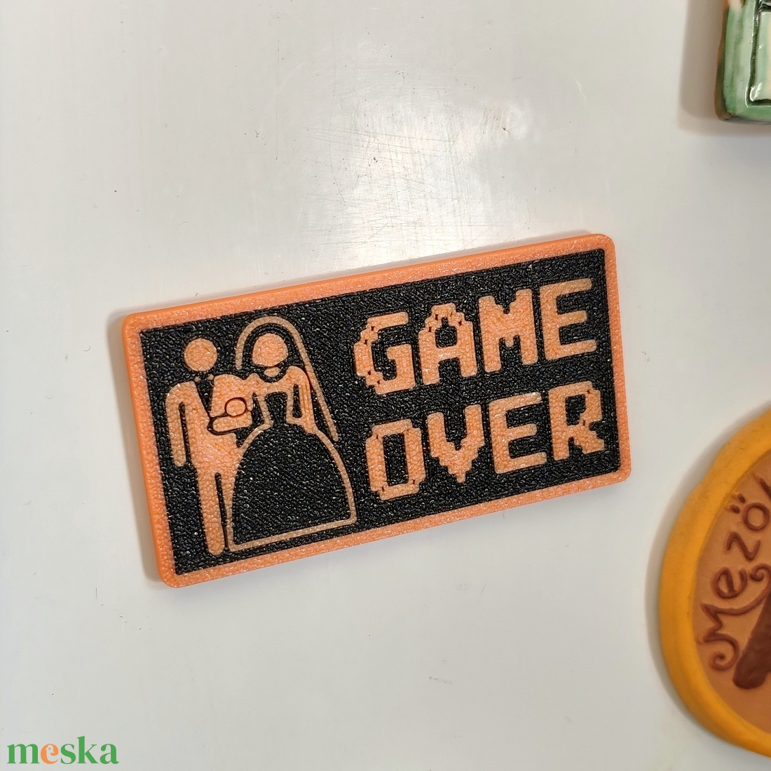 Game Over kulcstartó, kitűző vagy hűtőmágnes - otthon & életmód - konyhafelszerelés, tálalás - konyhai dekoráció - hűtőmágnes - Meska.hu