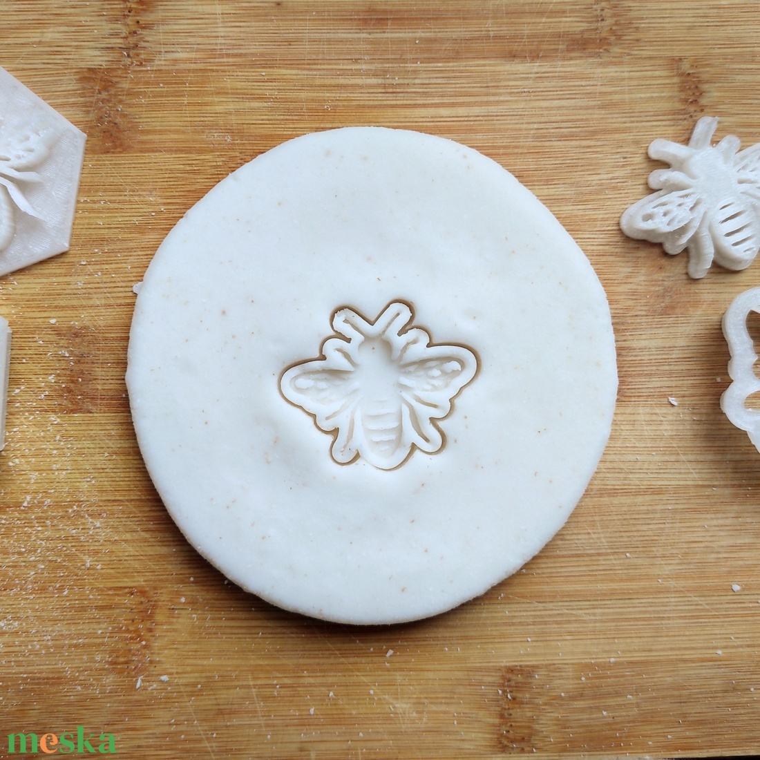 Méhecske témájú kiszúró � Többféle - otthon & életmód - konyhafelszerelés, tálalás - sütés, főzés - sütikiszúró - Meska.hu