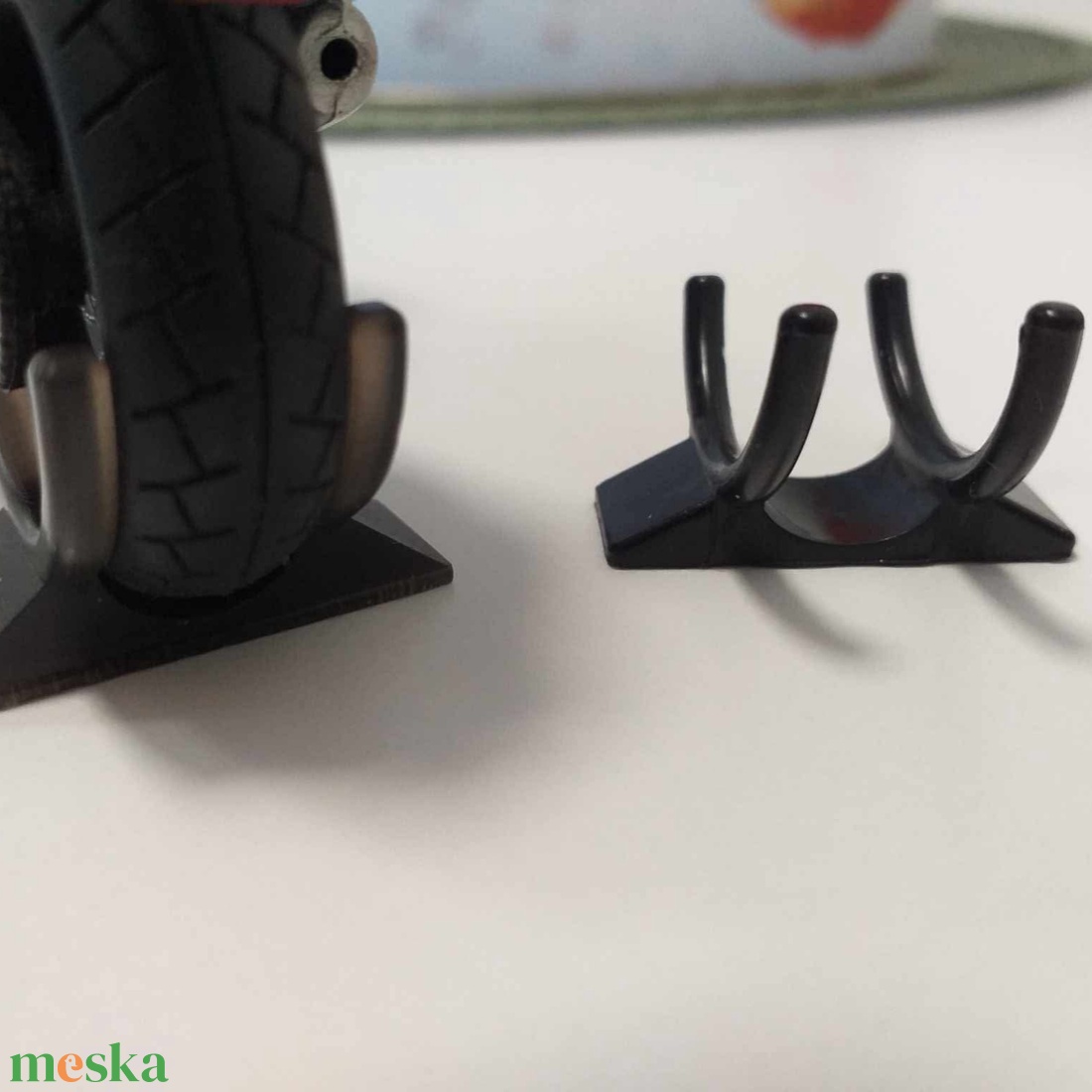 Motor makett / modell keréktámasz / emelvény - művészet - makett, modell - Meska.hu