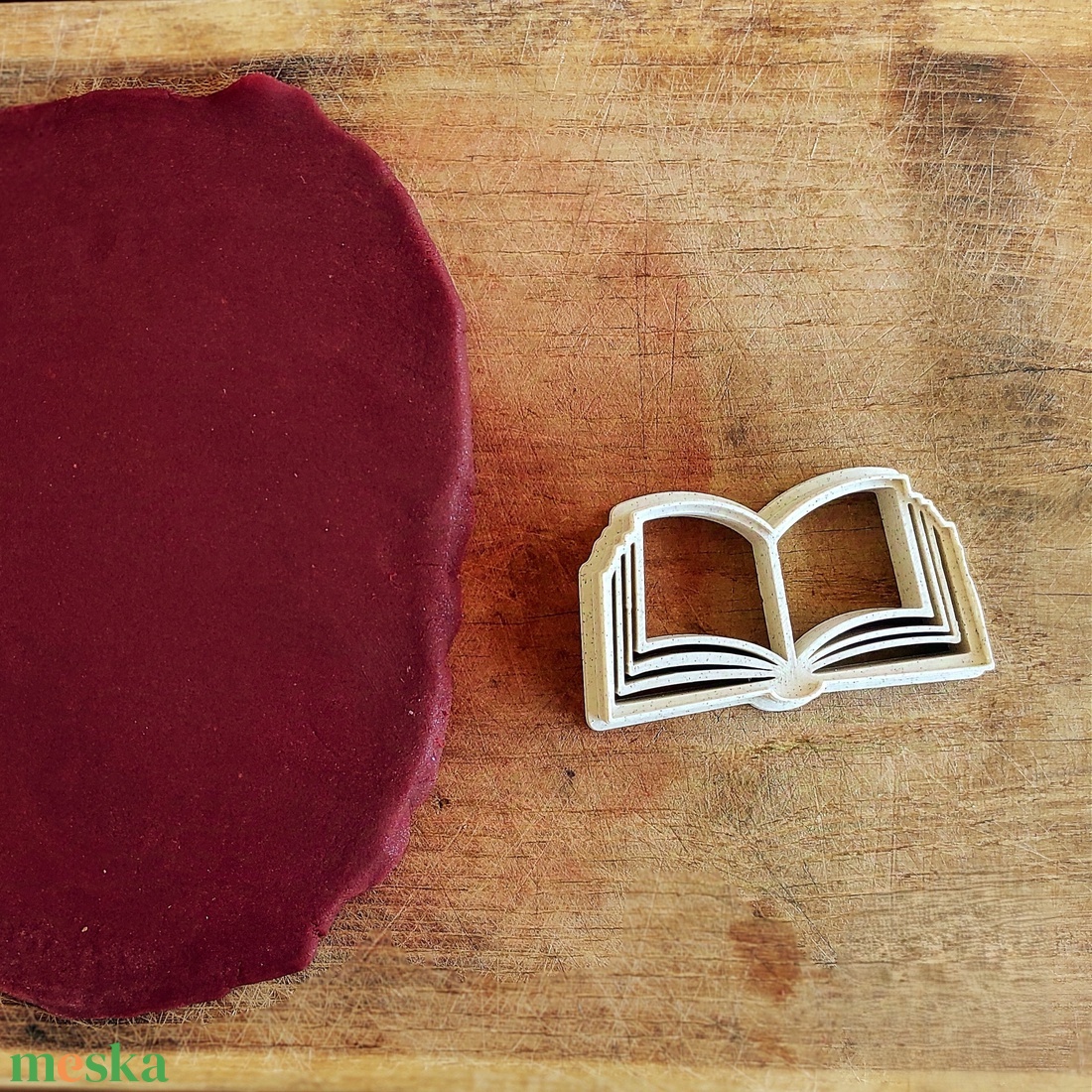 Nyitott könyv sütikiszúró - otthon & életmód - konyhafelszerelés, tálalás - sütés, főzés - sütikiszúró - Meska.hu