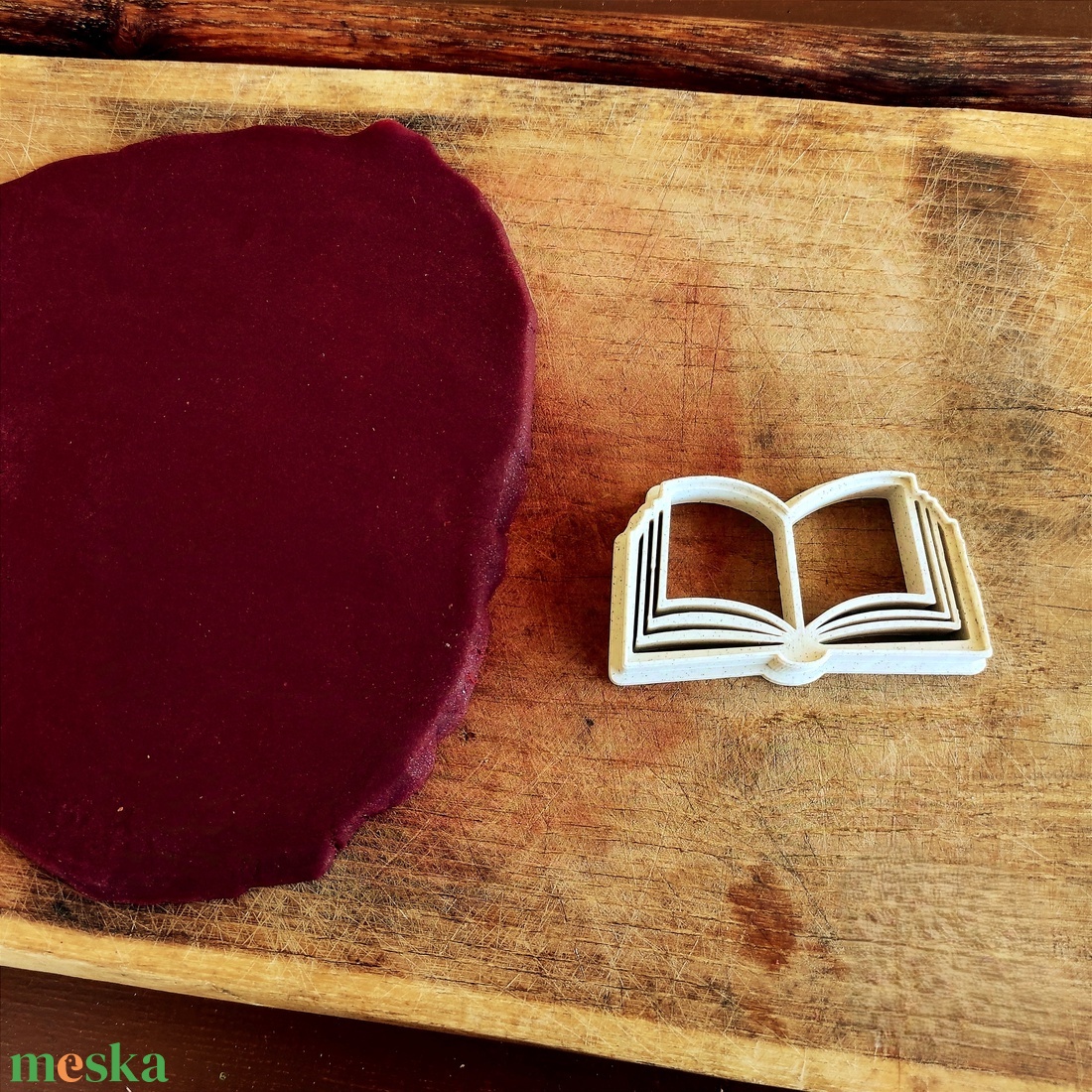 Nyitott könyv sütikiszúró - otthon & életmód - konyhafelszerelés, tálalás - sütés, főzés - sütikiszúró - Meska.hu