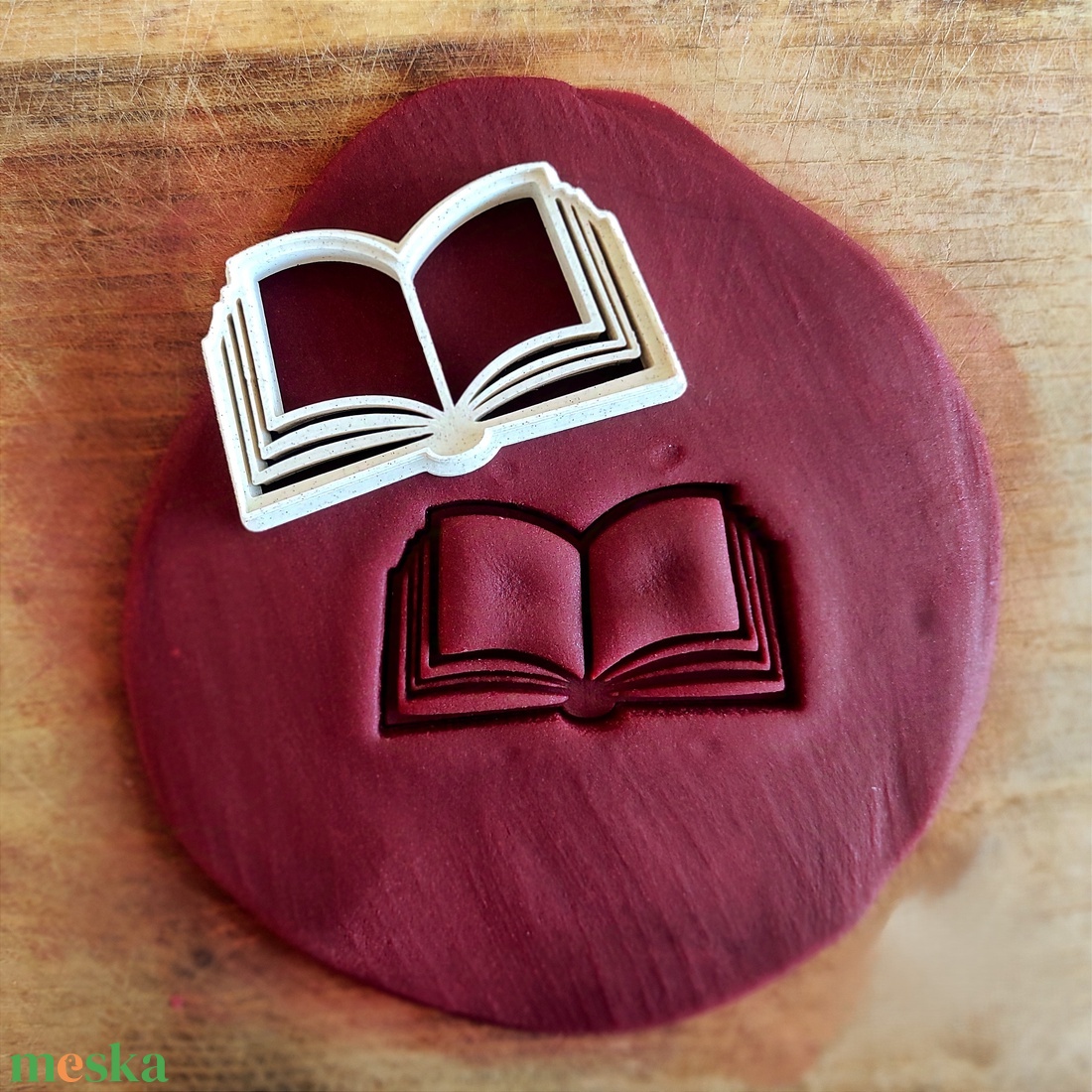 Nyitott könyv sütikiszúró - otthon & életmód - konyhafelszerelés, tálalás - sütés, főzés - sütikiszúró - Meska.hu