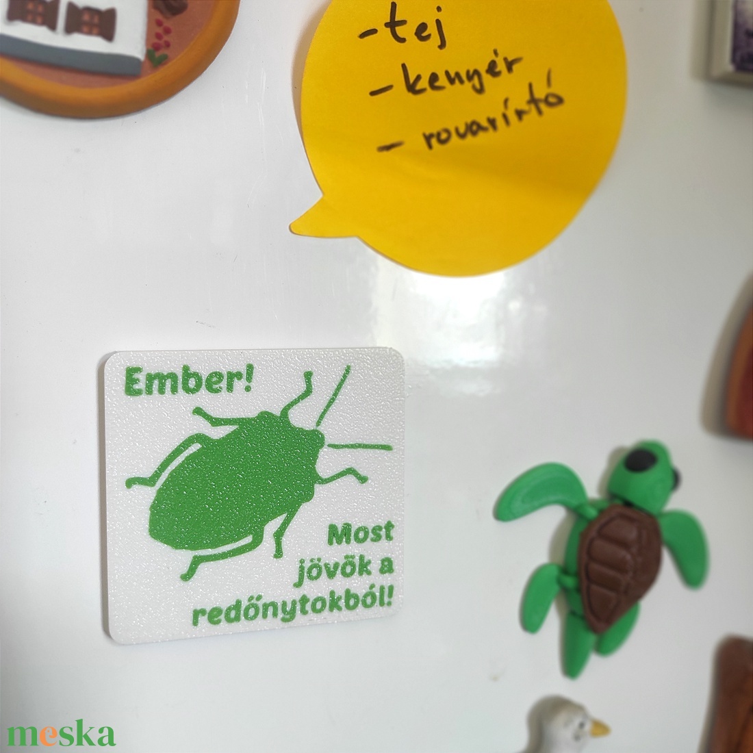 Ember! Most jövök a redőnytokból! - Poloska hűtőmágnes - otthon & életmód - konyhafelszerelés, tálalás - konyhai dekoráció - hűtőmágnes - Meska.hu