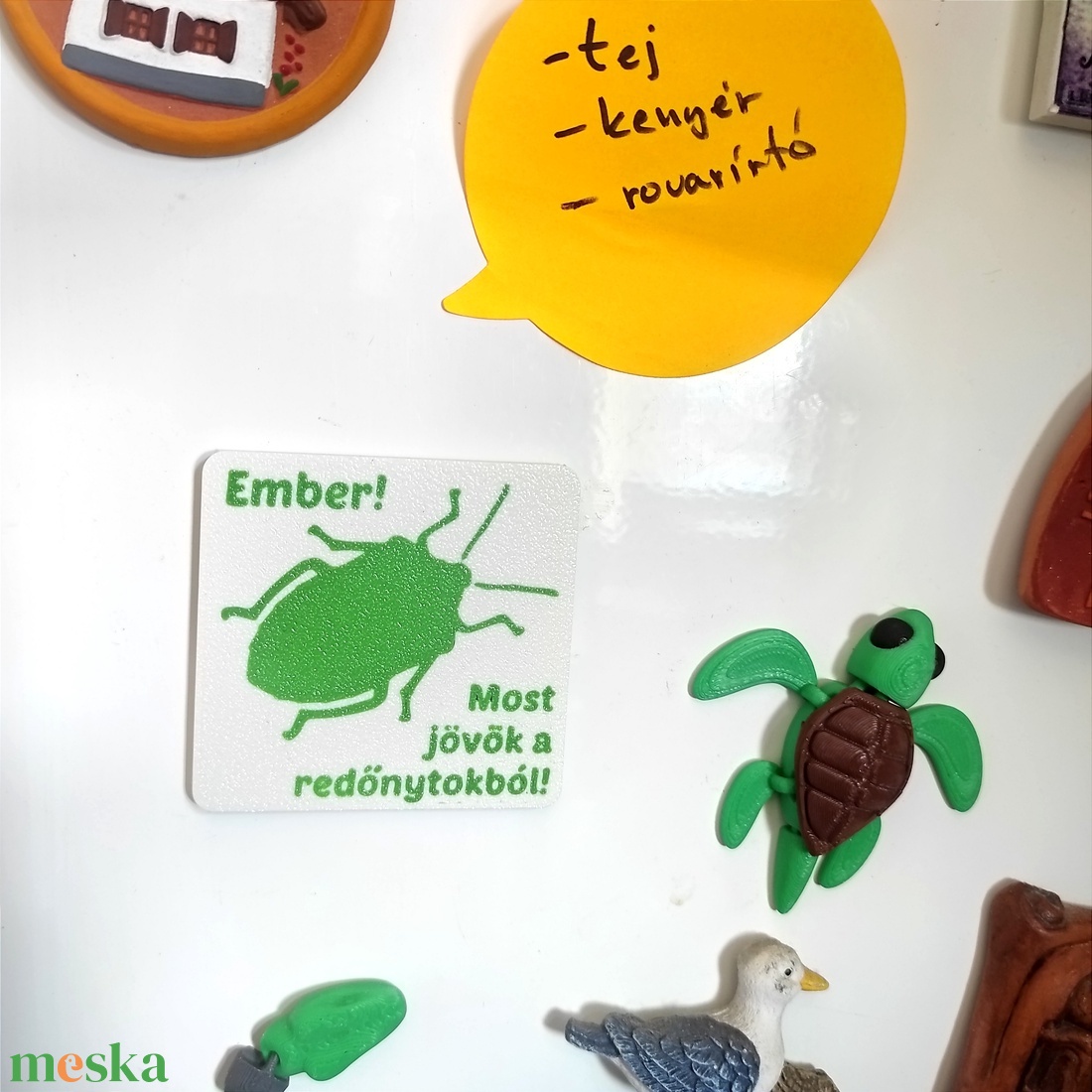 Ember! Most jövök a redőnytokból! - Poloska hűtőmágnes - otthon & életmód - konyhafelszerelés, tálalás - konyhai dekoráció - hűtőmágnes - Meska.hu