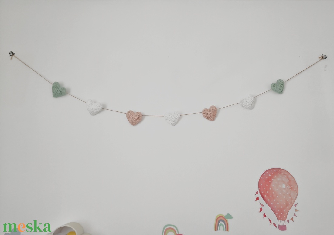 Fonal szív girland dekoráció - otthon & életmód - dekoráció - fali és függő dekoráció - girland, zászlófűzér - Meska.hu