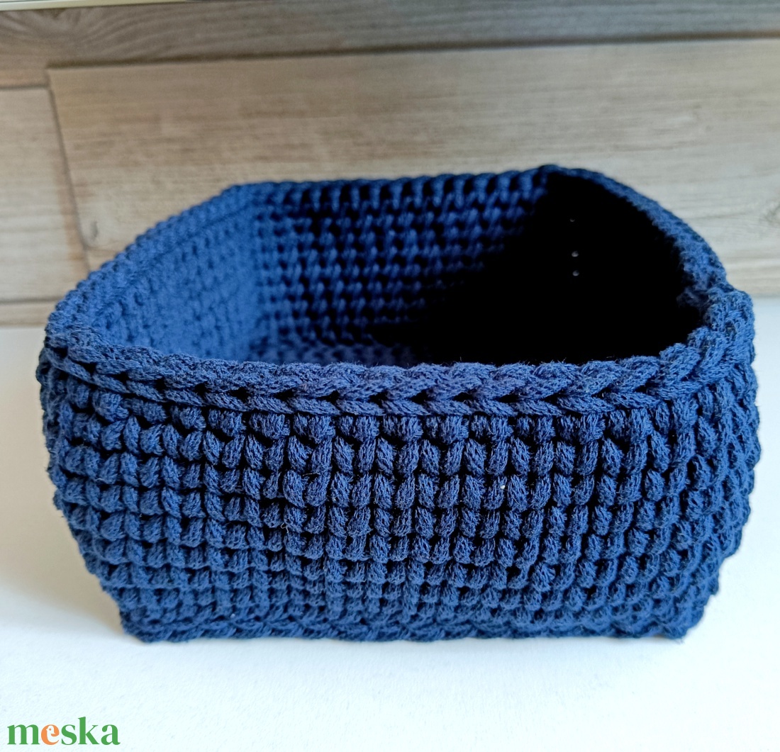 Szögletes horgolt tároló kosár tengerkék - otthon & életmód - tárolás & rendszerezés - tárolókosár - Meska.hu