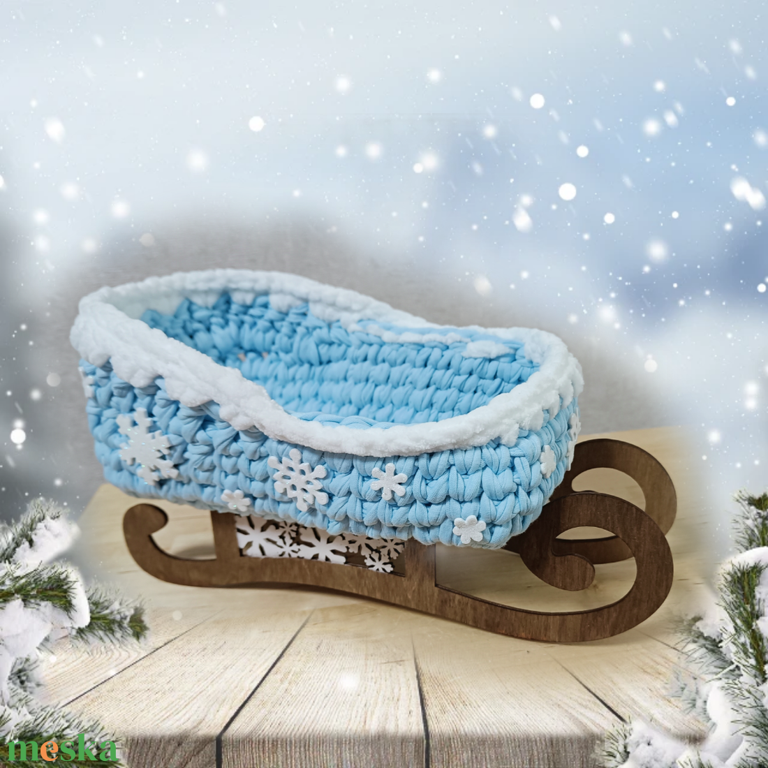 Horgolt szánkó fa alapon - karácsony - karácsonyi lakásdekoráció - karácsonyi lakásdíszek - Meska.hu