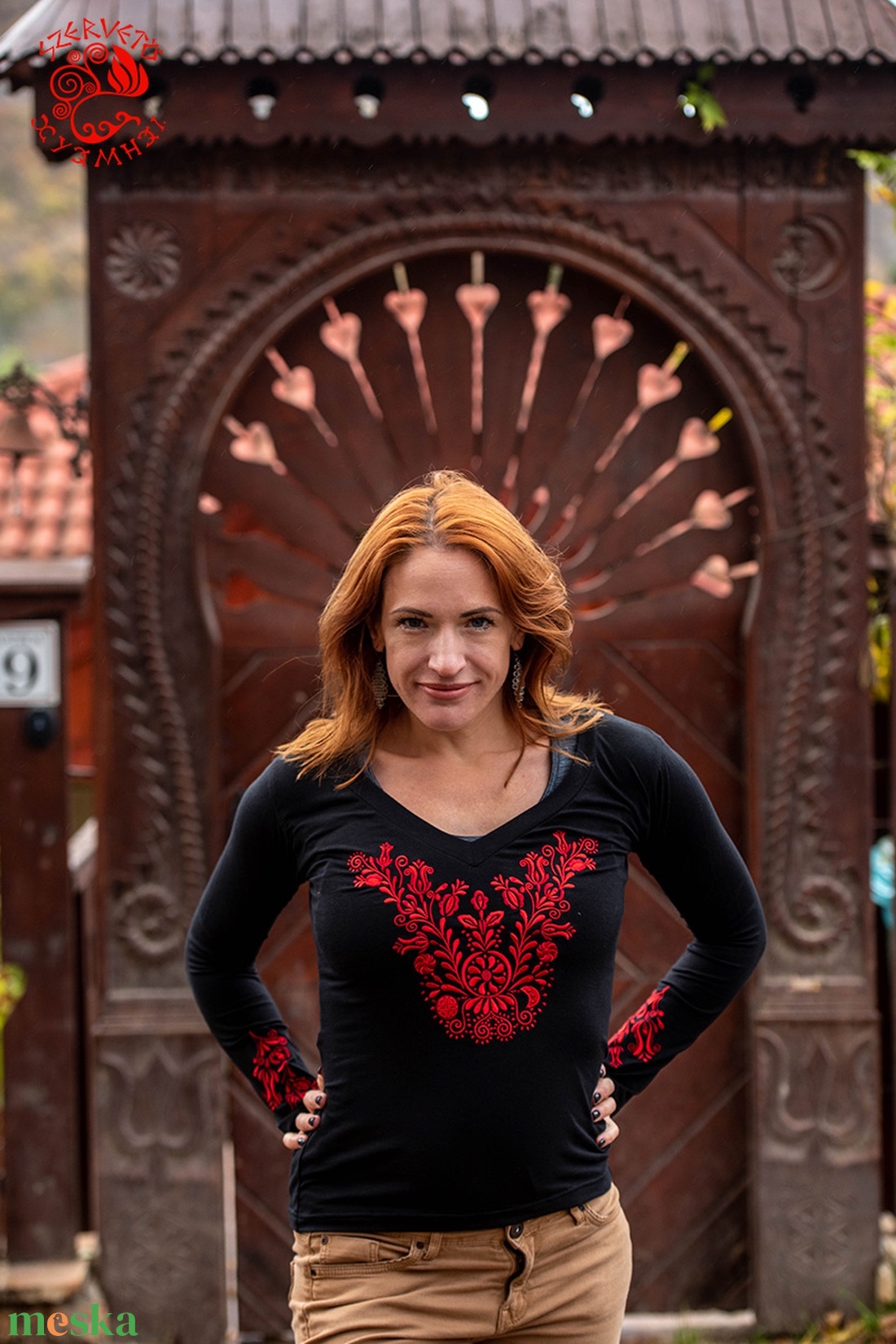 Szervető-jászsági V hosszú ujjú - fekete-piros - ruha & divat - női ruha - póló, felső - Meska.hu