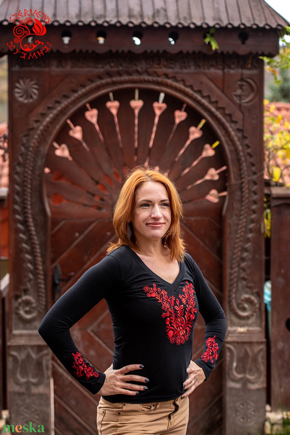 Szervető-jászsági V hosszú ujjú - fekete-piros - ruha & divat - női ruha - póló, felső - Meska.hu