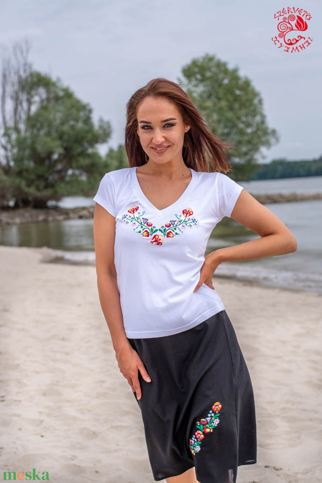 Szervető-kalocsai V póló - fehér - ruha & divat - női ruha - póló, felső - Meska.hu