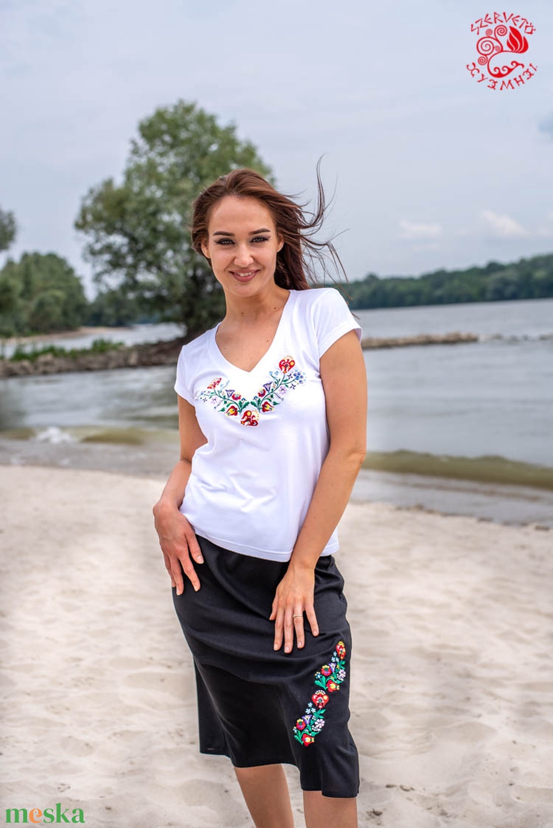 Szervető-kalocsai V póló - fehér - ruha & divat - női ruha - póló, felső - Meska.hu