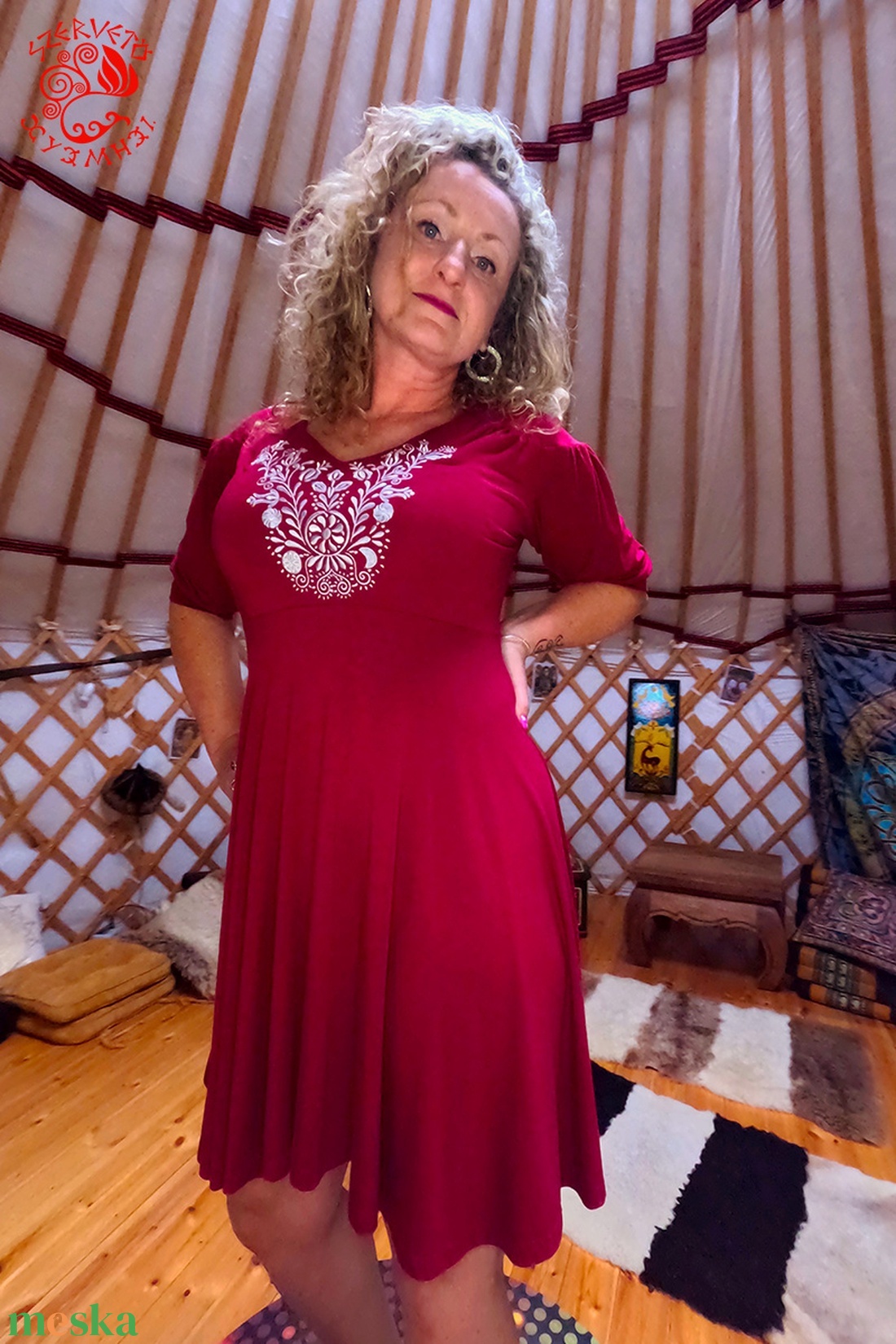 Kincső ruha Szervető-jászsági hímzéssel - vörös-ezüst - ruha & divat - női ruha - ruha - Meska.hu