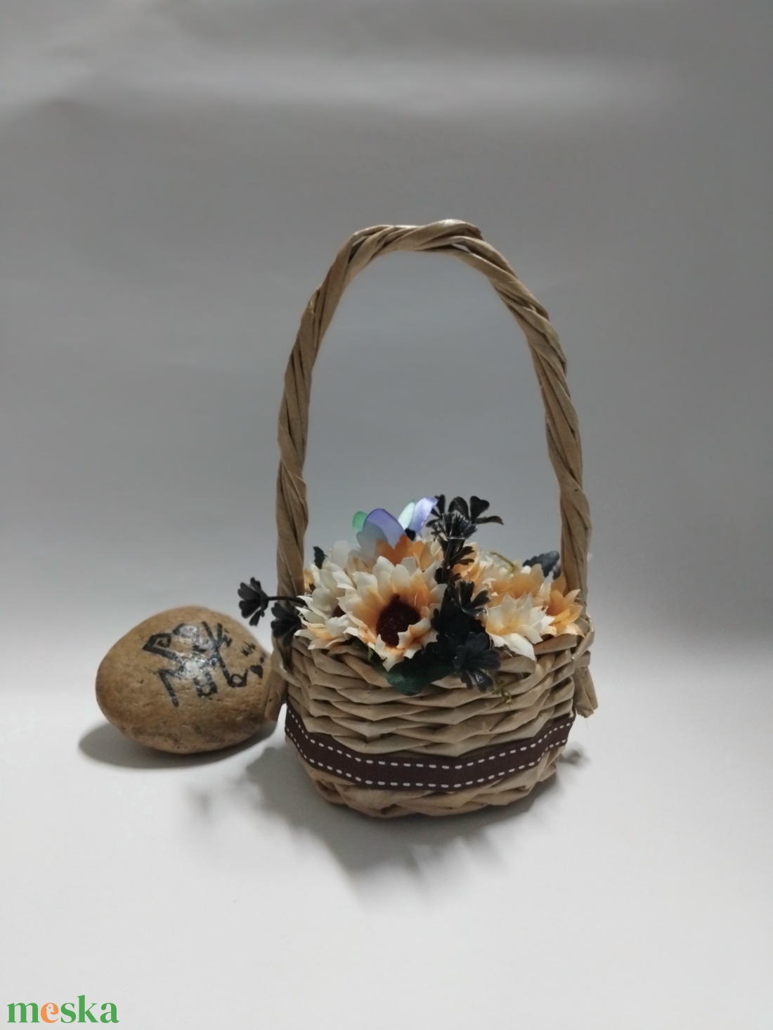 Selyem virág kosárban - otthon & életmód - dekoráció - asztal és polc dekoráció - asztaldísz - Meska.hu