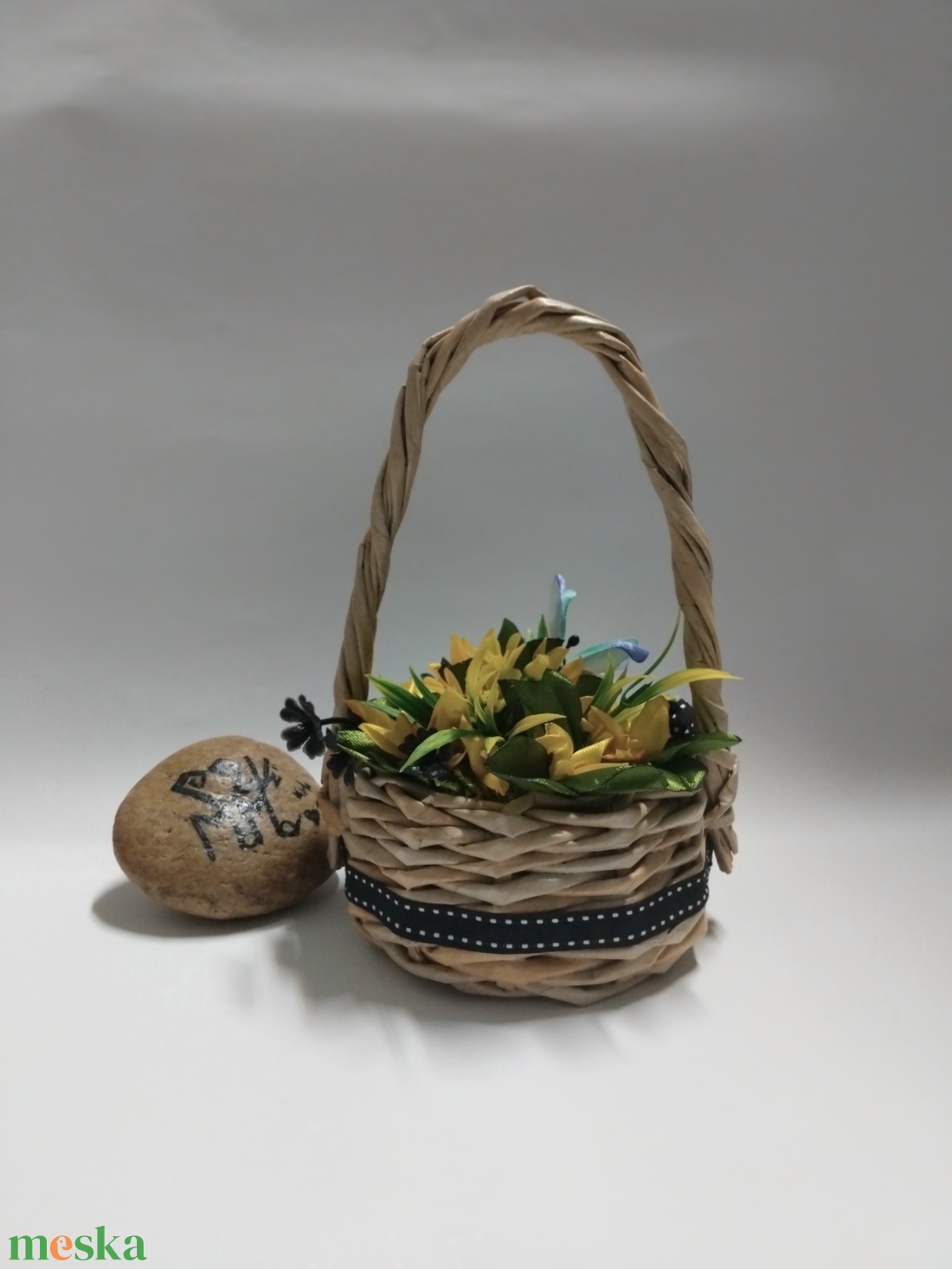 Selyem virág kosárban - otthon & életmód - dekoráció - asztal és polc dekoráció - asztaldísz - Meska.hu
