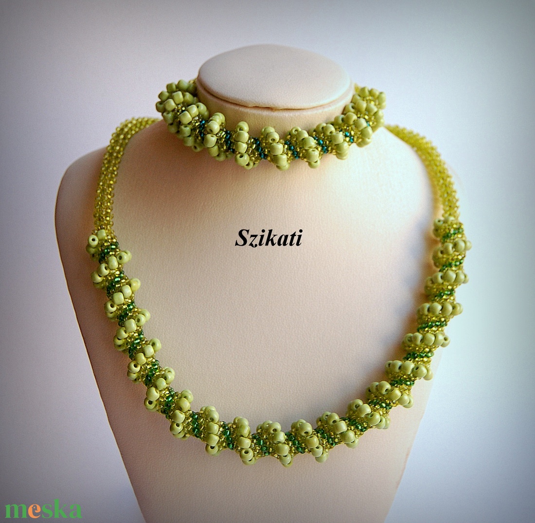 Zöld gyöngyfűzött ékszerszett - ékszer - ékszerszett - Meska.hu Zöld gyöngyfűzött ékszerszett - ékszer - ékszerszett - Meska.hu