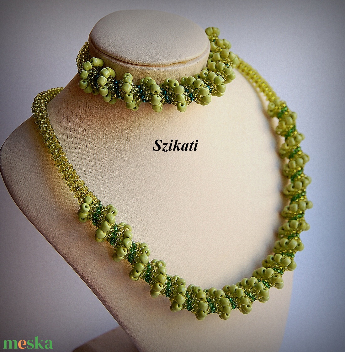 Zöld gyöngyfűzött ékszerszett - ékszer - ékszerszett - Meska.hu Zöld gyöngyfűzött ékszerszett - ékszer - ékszerszett - Meska.hu