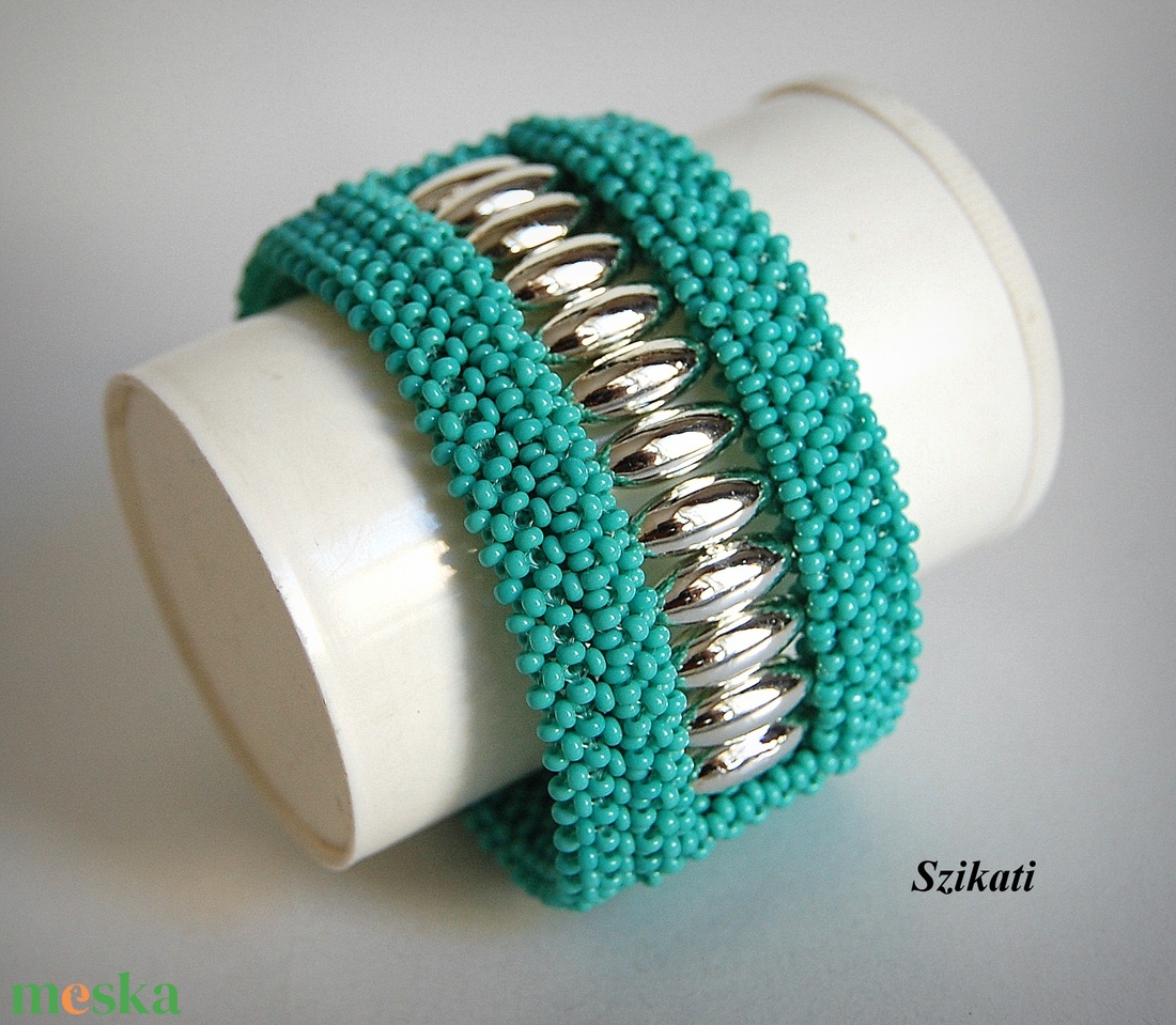 Türkiz - ezüst gyöngyfűzött karkötő - ékszer - karkötő - széles karkötő - Meska.hu Türkiz - ezüst gyöngyfűzött karkötő - ékszer - karkötő - széles karkötő - Meska.hu