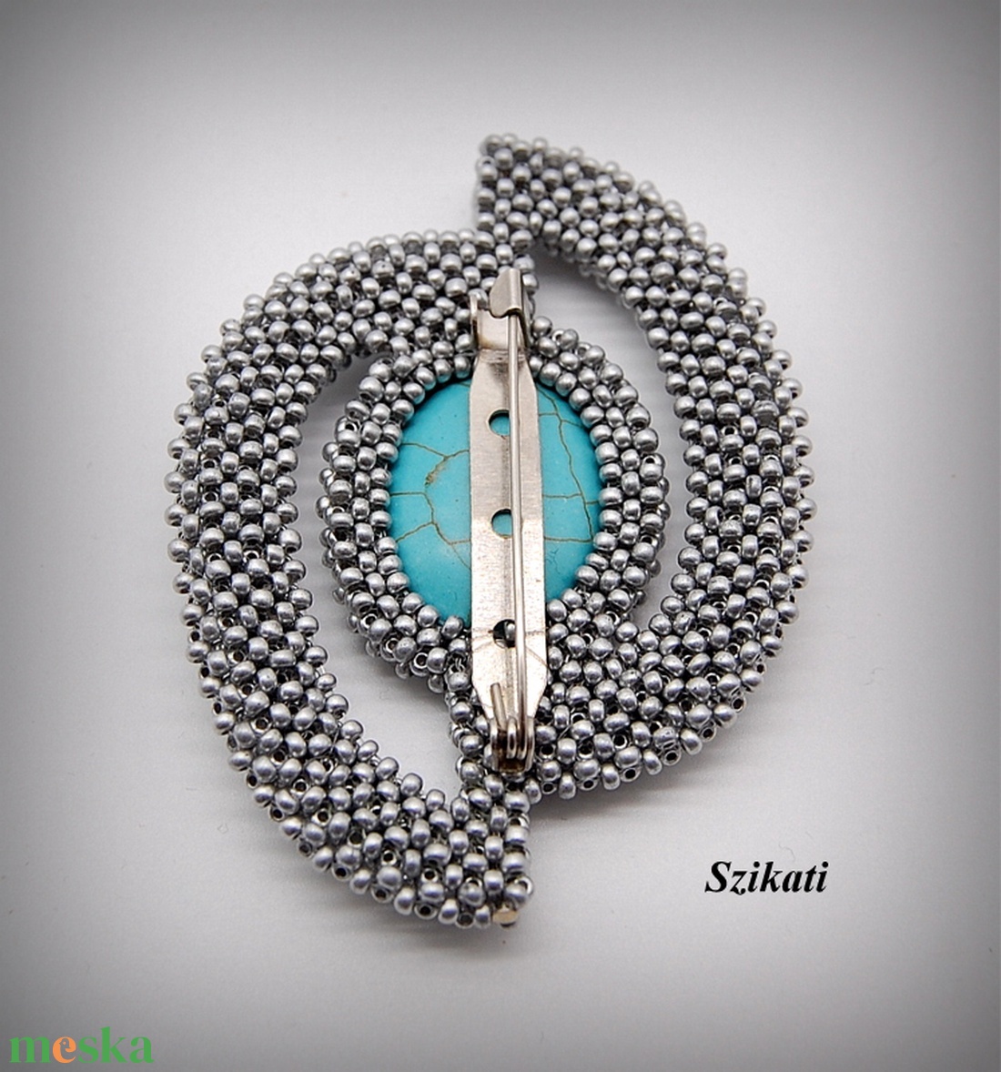 Türkiz - ezüst gyöngyfűzött kitűző - ékszer - kitűző és bross - Meska.hu