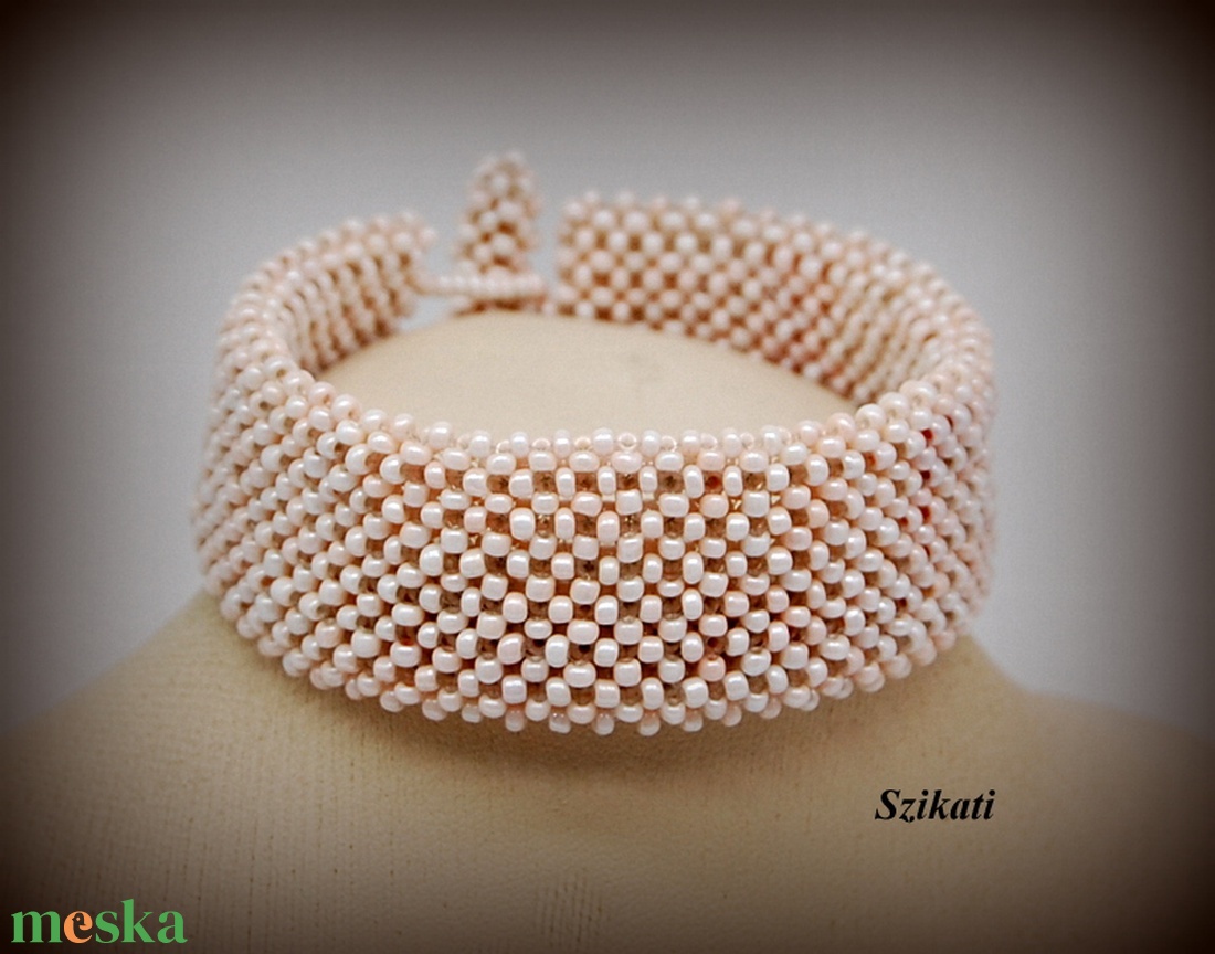 Beige fémmentes gyöngyfűzött karkötő - ékszer - karkötő - gyöngyös karkötő - Meska.hu Beige fémmentes gyöngyfűzött karkötő - ékszer - karkötő - gyöngyös karkötő - Meska.hu