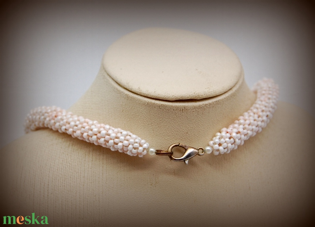 Beige - barna gyöngyfűzött nyakék  - ékszer - nyaklánc - gyöngyös nyaklánc - Meska.hu