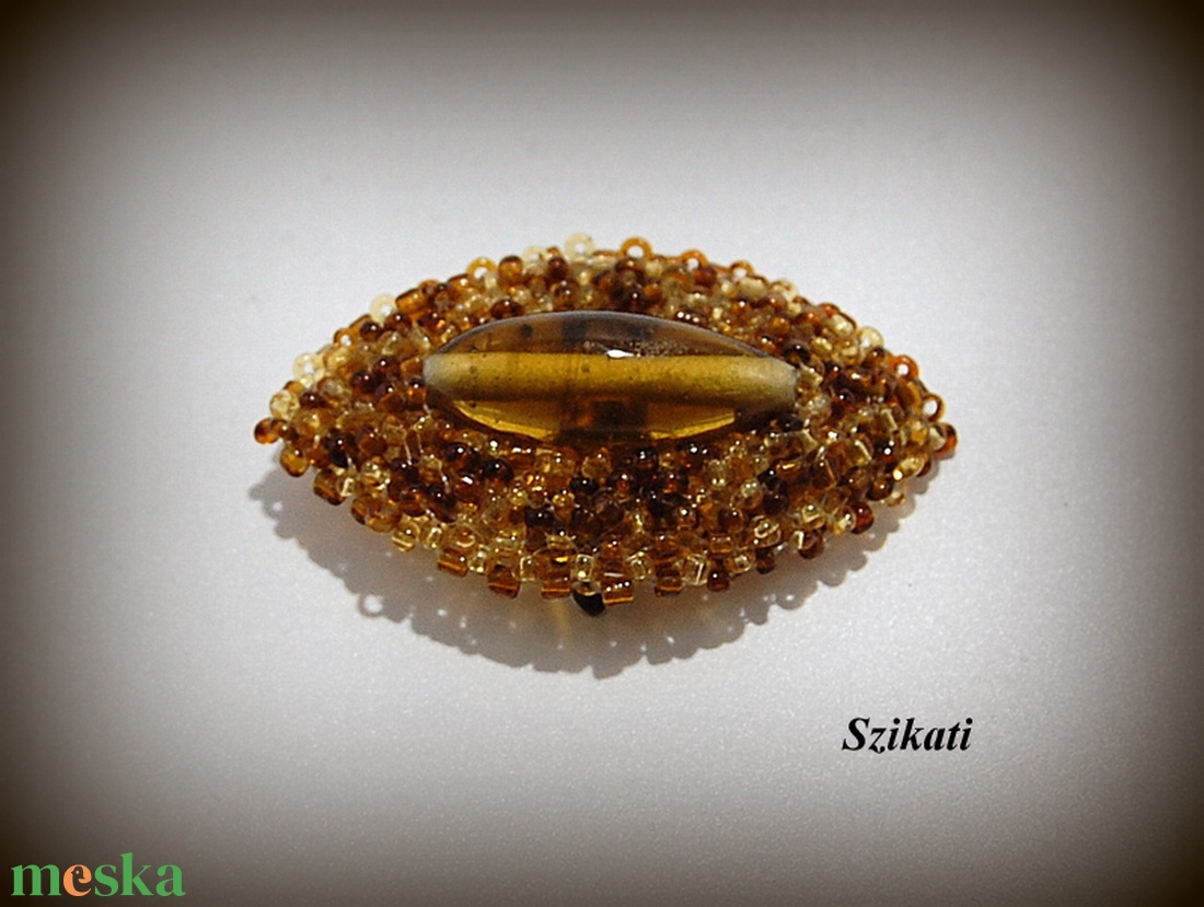 Barna gyöngyfűzött ovális kitűző - ékszer - kitűző és bross - Meska.hu Barna gyöngyfűzött ovális kitűző - ékszer - kitűző és bross - Meska.hu