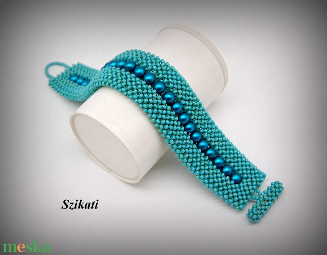 Türkiz fémmentes gyöngyfűzött karkötő pávakék teklagyönggyel - ékszer - karkötő - gyöngyös karkötő - Meska.hu Türkiz fémmentes gyöngyfűzött karkötő pávakék teklagyönggyel - ékszer - karkötő - gyöngyös karkötő - Meska.hu