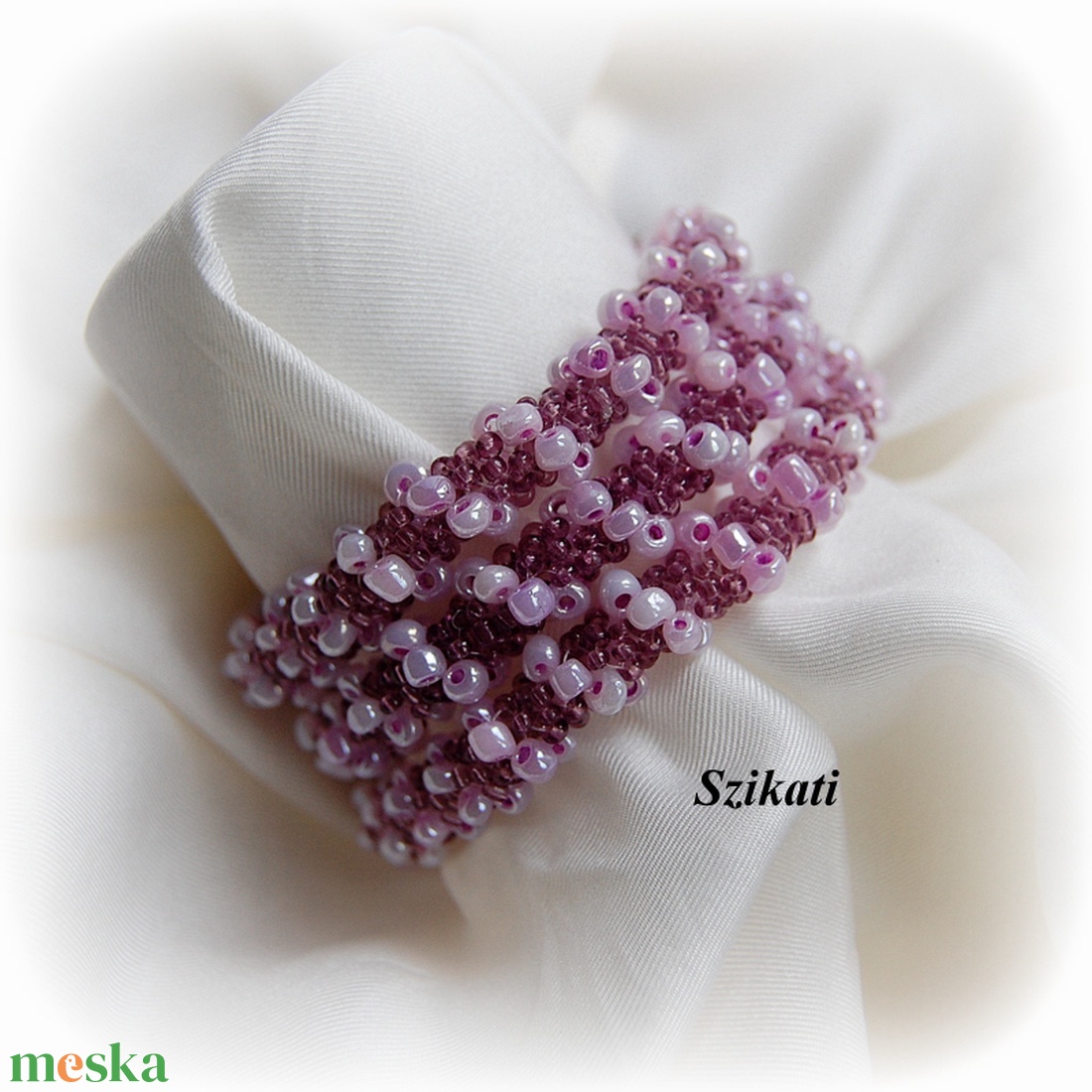 Többsoros lila gyöngyfűzött karkötő - ékszer - karkötő - széles karkötő - Meska.hu
