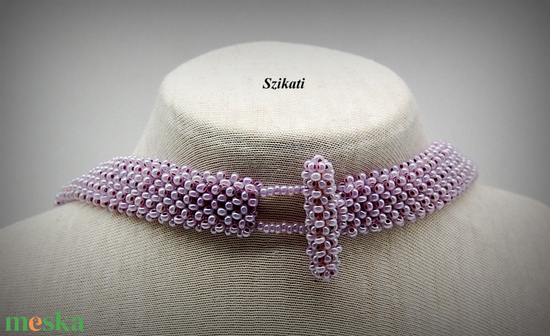 Lila fémmentes gyöngyfűzött nyakék - ékszer - nyaklánc - statement nyaklánc - Meska.hu