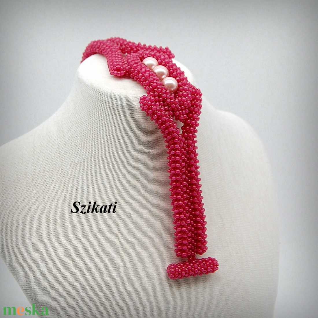 Mályva színű fémmentes gyöngyfűzött karkötő - ékszer - karkötő - gyöngyös karkötő - Meska.hu
