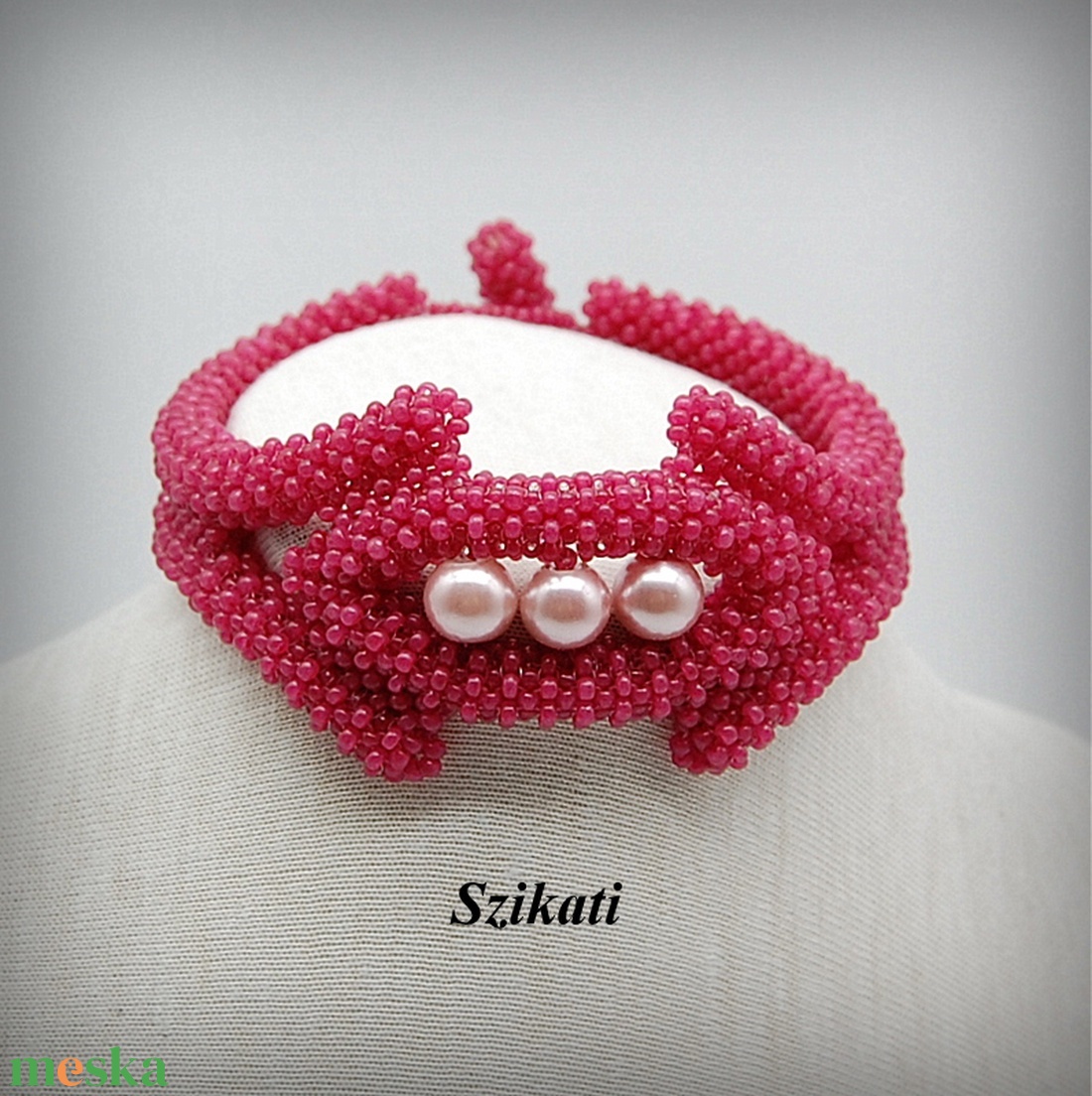 Mályva színű fémmentes gyöngyfűzött karkötő - ékszer - karkötő - gyöngyös karkötő - Meska.hu