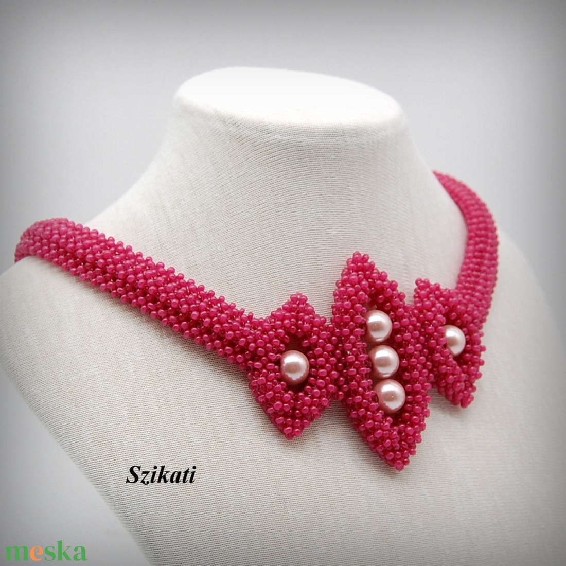 Mályva színű gyöngyfűzött nyakék - ékszer - nyaklánc - gyöngyös nyaklánc - Meska.hu