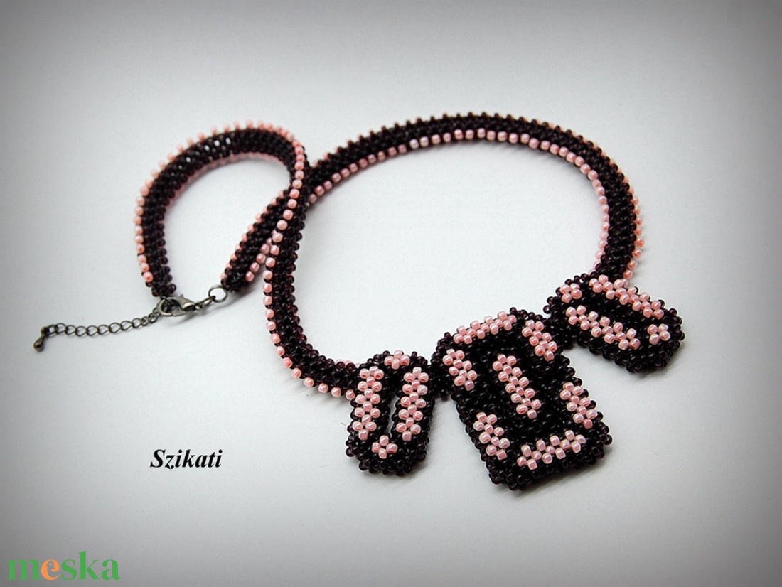 Sötétbarna - pink gyöngyfűzött nyakék - ékszer - nyaklánc - gyöngyös nyaklánc - Meska.hu