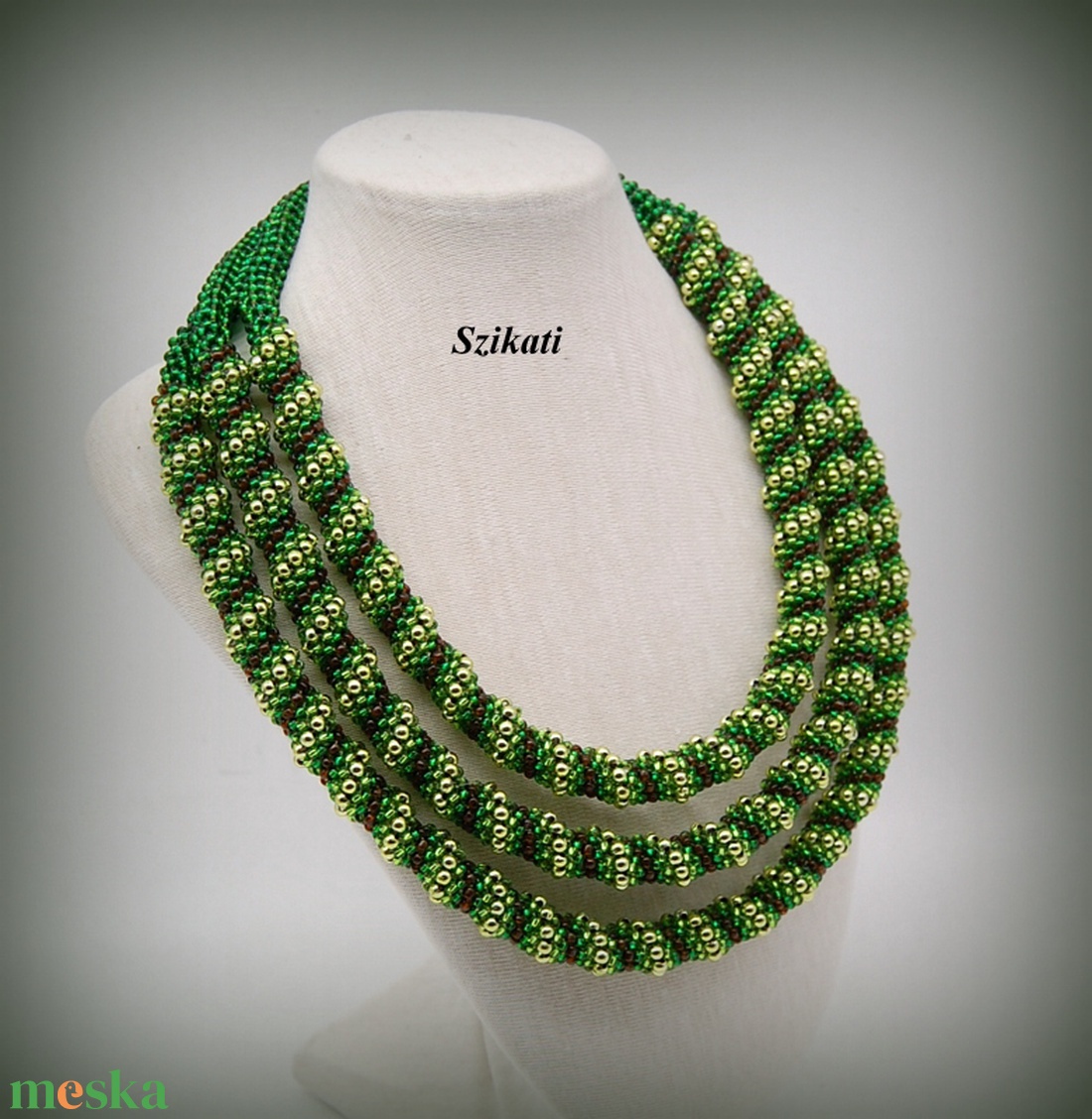 Zöld többsoros gyöngyfűzött nyakék - ékszer - nyaklánc - statement nyaklánc - Meska.hu