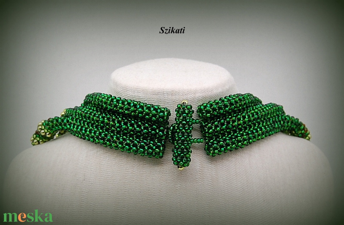 Zöld többsoros gyöngyfűzött nyakék - ékszer - nyaklánc - statement nyaklánc - Meska.hu