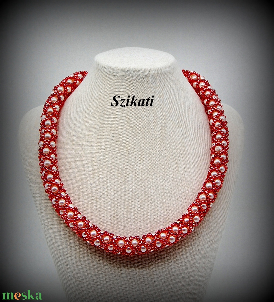 Pink - fehér gyöngyfűzött nyaklánc - ékszer - nyaklánc - gyöngyös nyaklánc - Meska.hu
