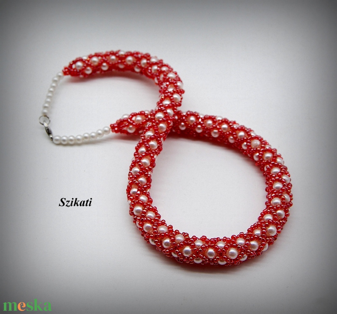 Pink - fehér gyöngyfűzött nyaklánc - ékszer - nyaklánc - gyöngyös nyaklánc - Meska.hu