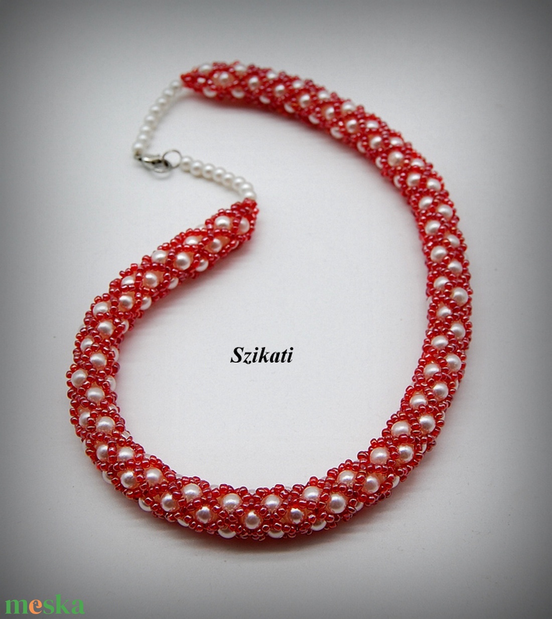 Pink - fehér gyöngyfűzött nyaklánc - ékszer - nyaklánc - gyöngyös nyaklánc - Meska.hu