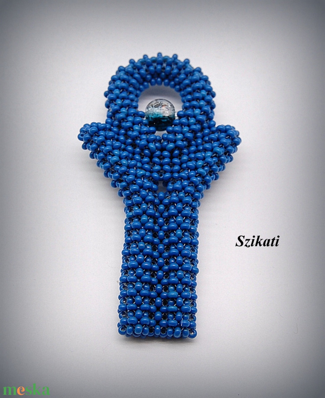 Kék gyöngyfűzött kitűző - ékszer - kitűző és bross - Meska.hu