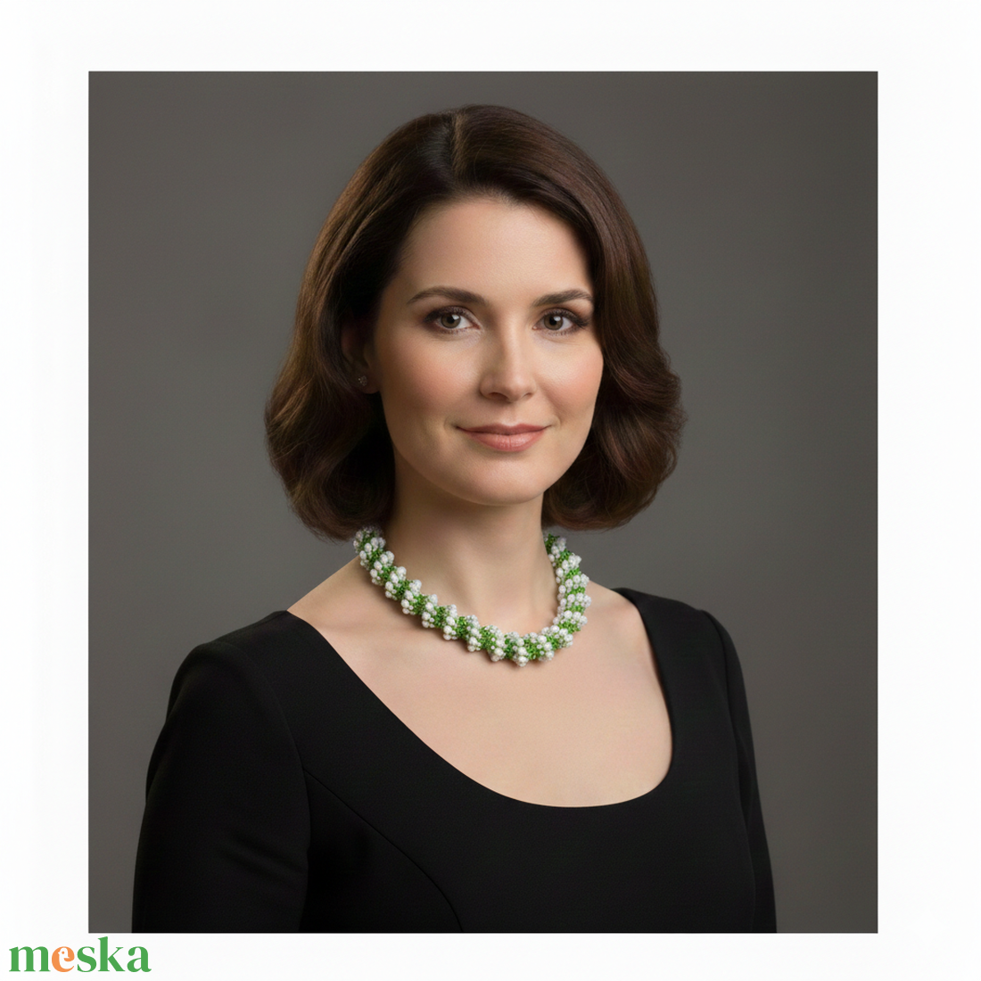 Zöld - fehér gyöngyfűzött nyakék  - ékszer - nyaklánc - gyöngyös nyaklánc - Meska.hu