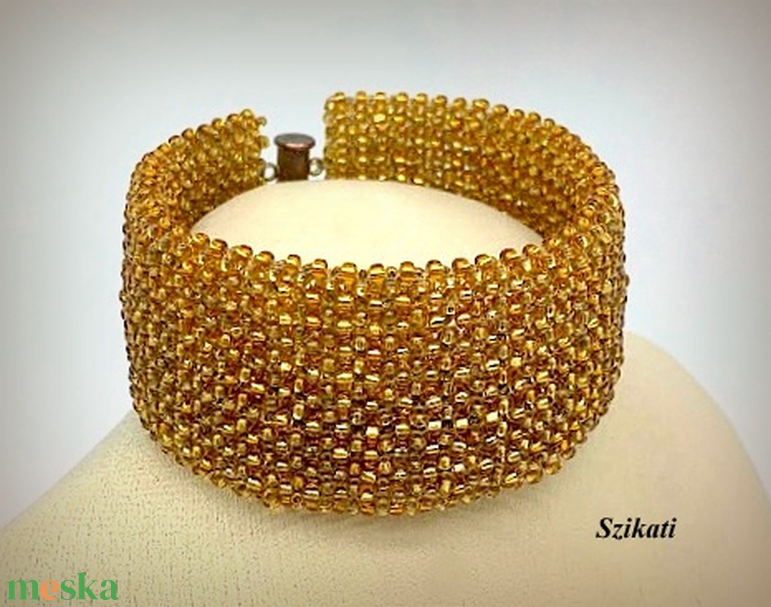 Óarany gyöngyfűzött széles karkötő - ékszer - karkötő - széles karkötő - Meska.hu