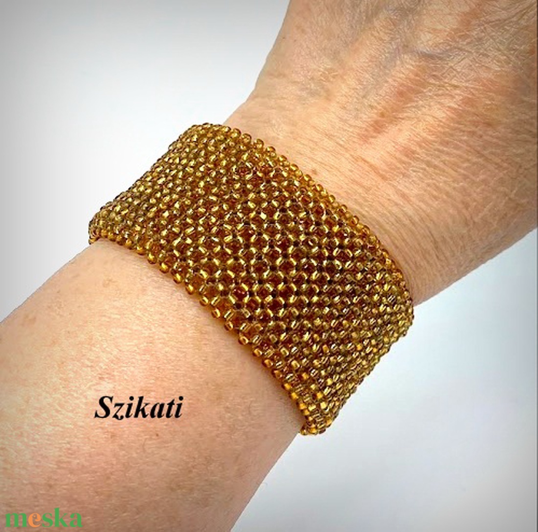 Óarany gyöngyfűzött széles karkötő - ékszer - karkötő - széles karkötő - Meska.hu