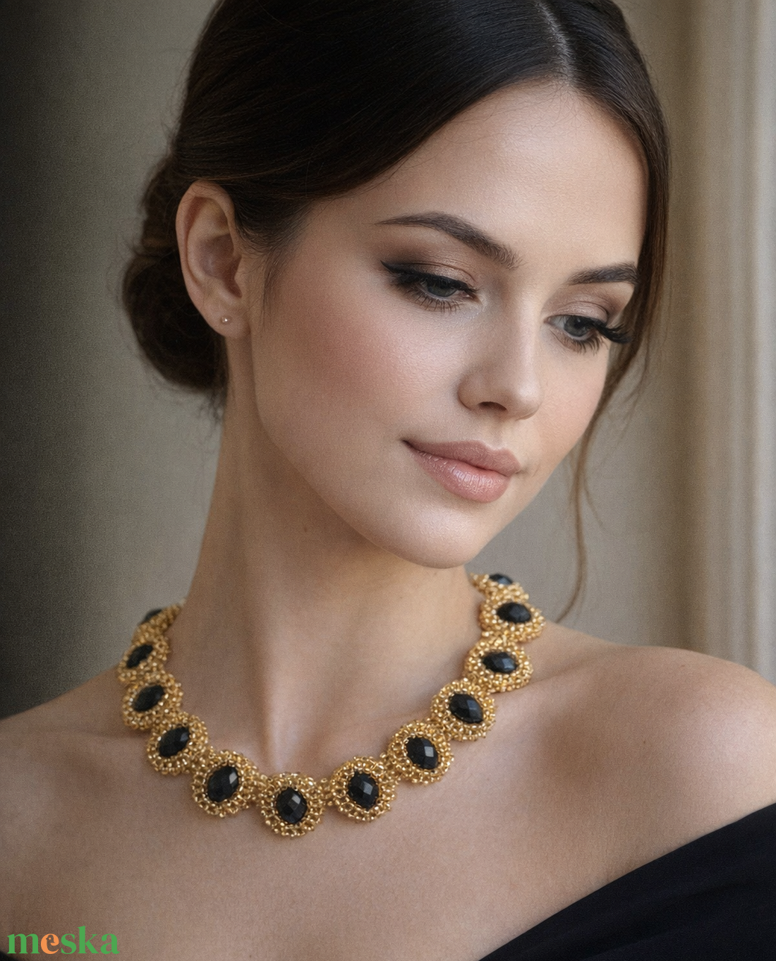 Elegáns arany fémmentes gyöngyfűzött nyakék - ékszer - nyaklánc - gyöngyös nyaklánc - Meska.hu