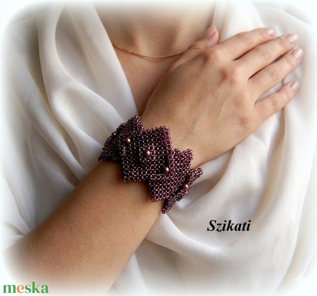 Padlizsánlila fémmentes gyöngyfűzött karkötő - ékszer - karkötő - gyöngyös karkötő - Meska.hu