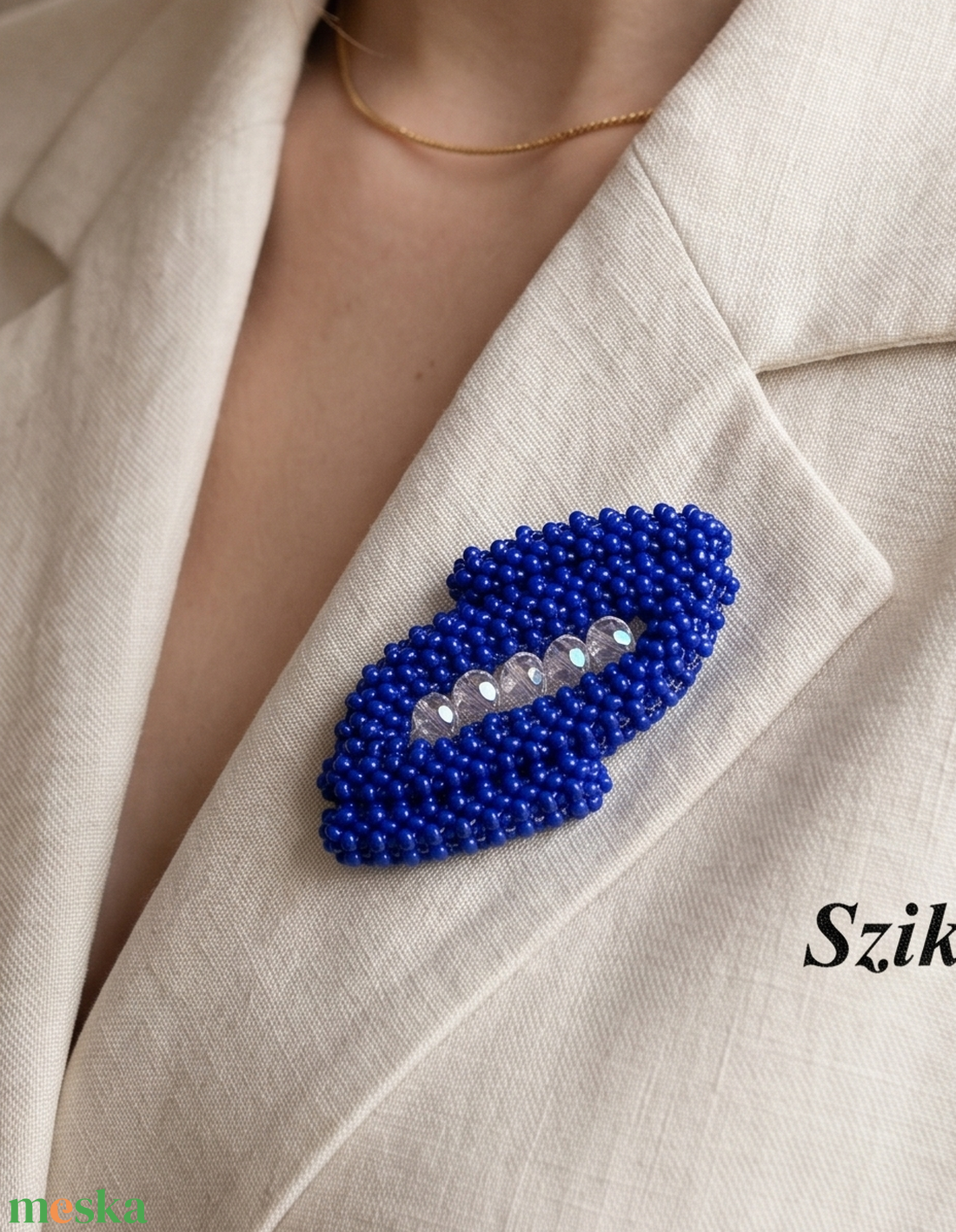Királykék gyöngyfűzött kitűző - ékszer - kitűző és bross - Meska.hu