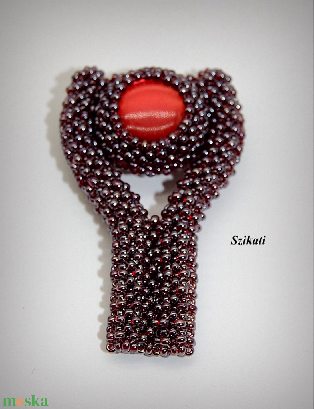 Sötét lila gyöngyfűzött kitűző - ékszer - kitűző és bross - Meska.hu