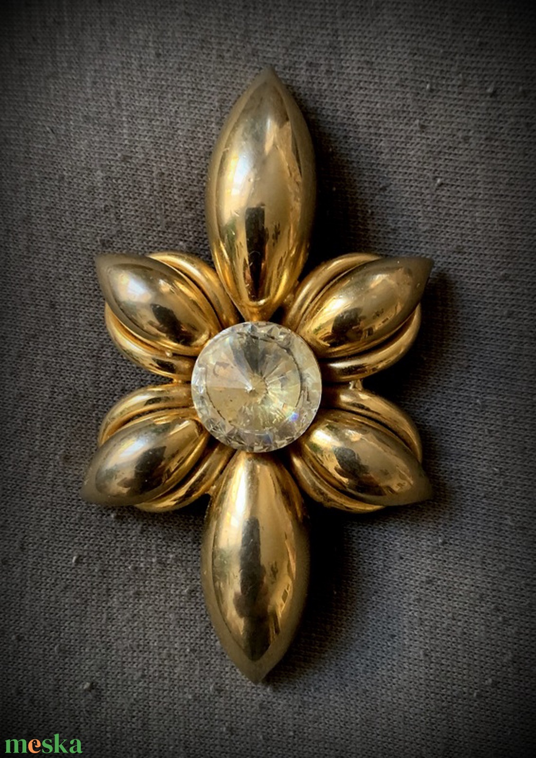 Vintage arany színű kitűző különleges alkalomra - ékszer - kitűző és bross - Meska.hu