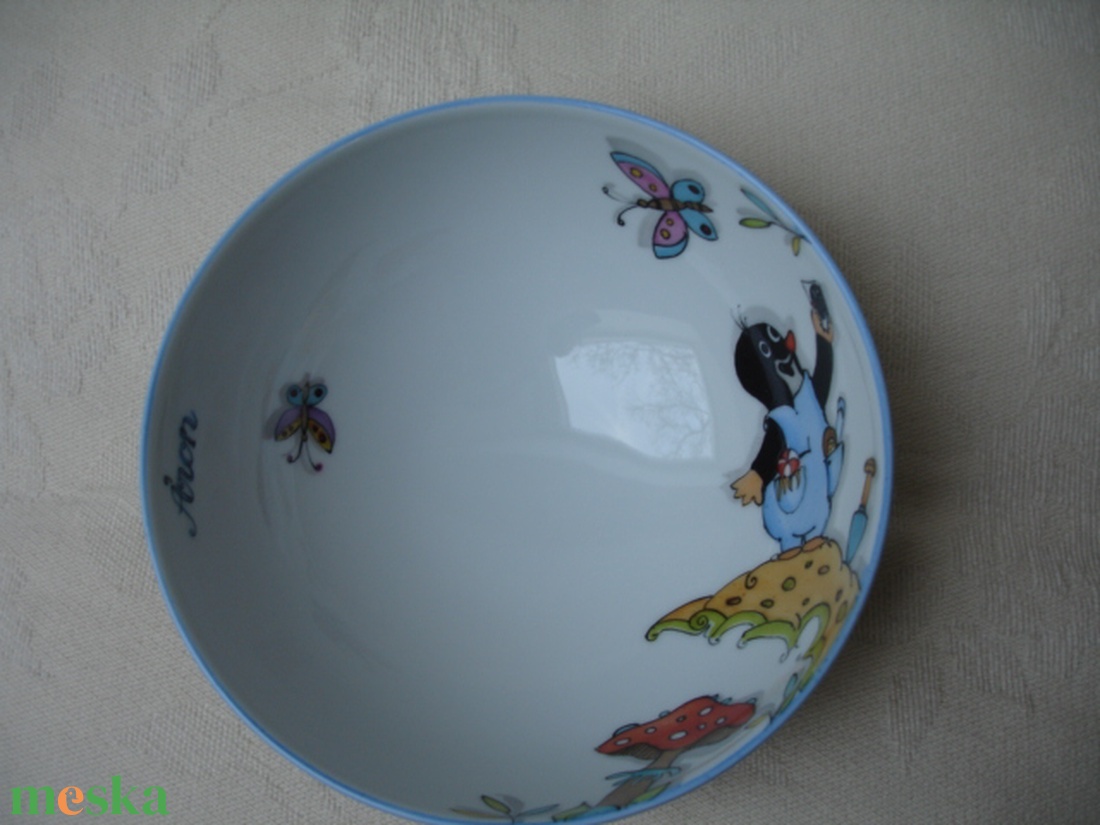 Gyermek porcelán étkészlet kisvakondos mintával, kézzel festett egyedi darab monogrammal - otthon & életmód - konyhafelszerelés, tálalás - tálalás - tányér & étkészlet - Meska.hu